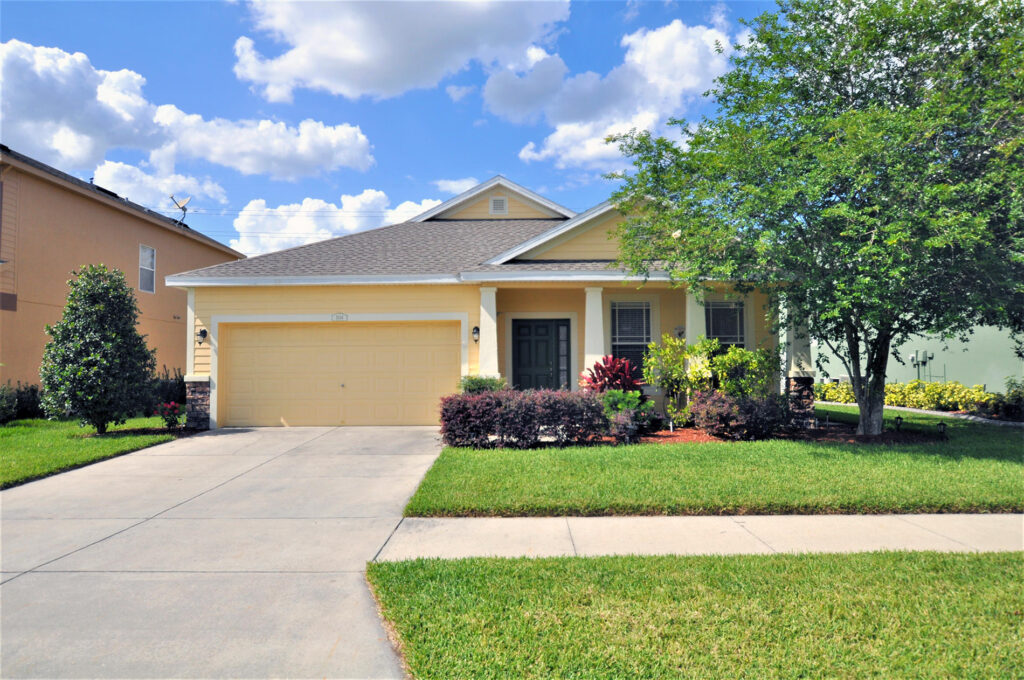 Auburndale Homes for Sale with Blue Sun Realty